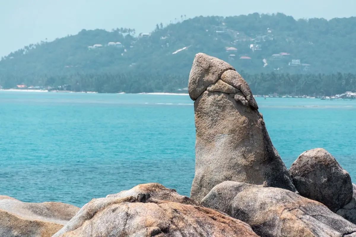 Grandmother & Grandfather Rocks (Hin Ta Hin Yai)