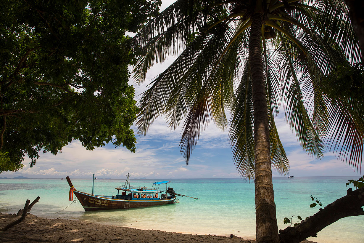 Lipa Noi Beach