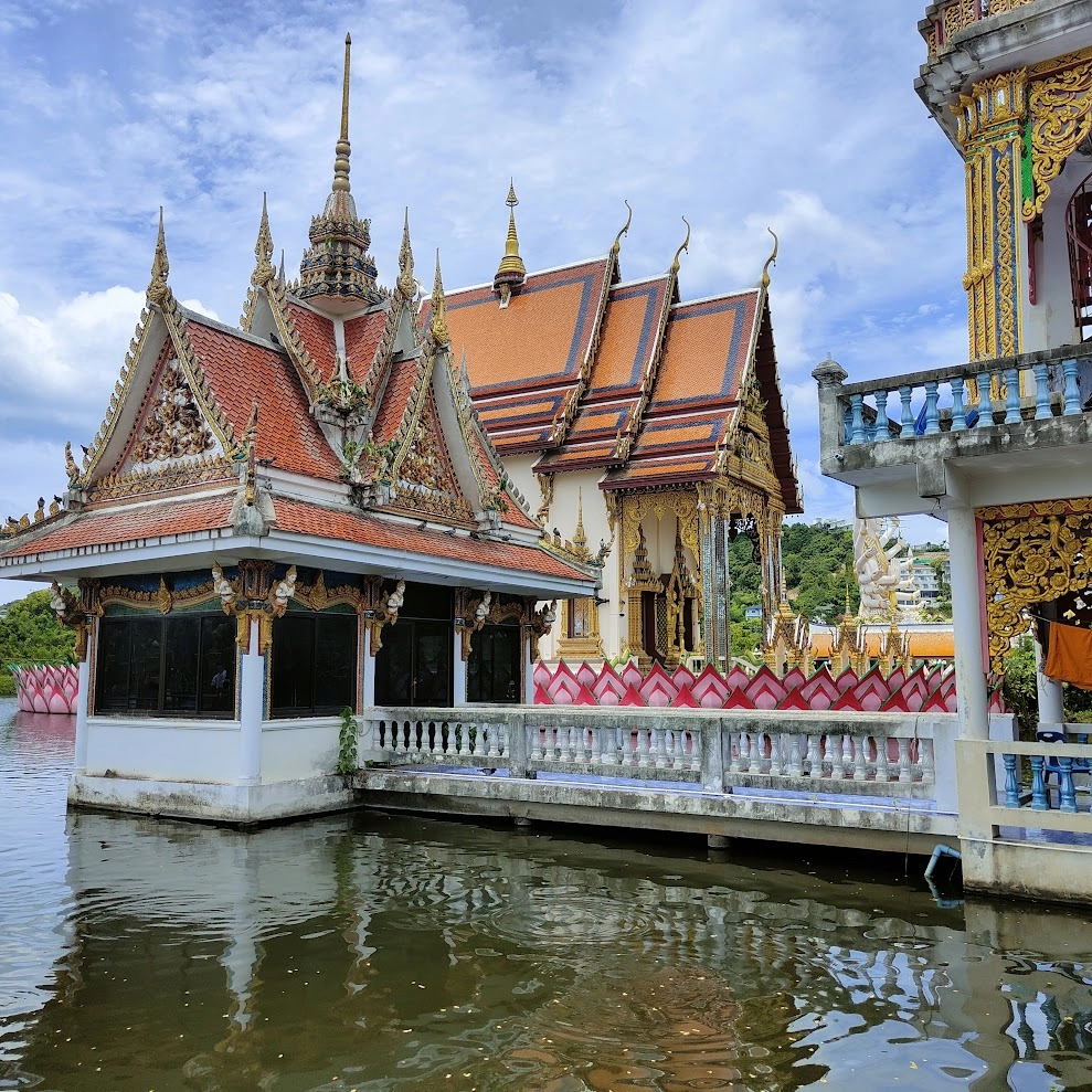 Wat Plai Laem